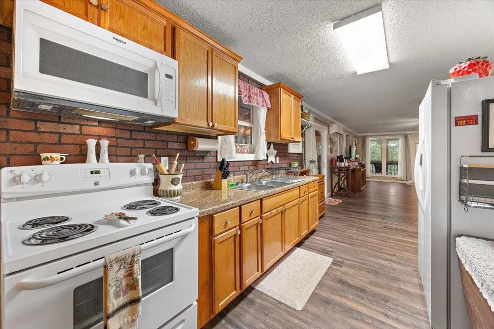 125 Crest Cir Circle Etoile, TX 75944