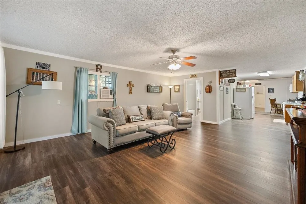 125 Crest Cir Circle Etoile, TX 75944
