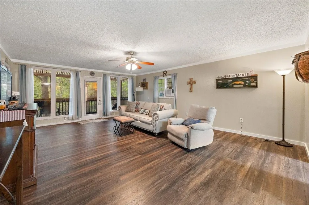 125 Crest Cir Circle Etoile, TX 75944