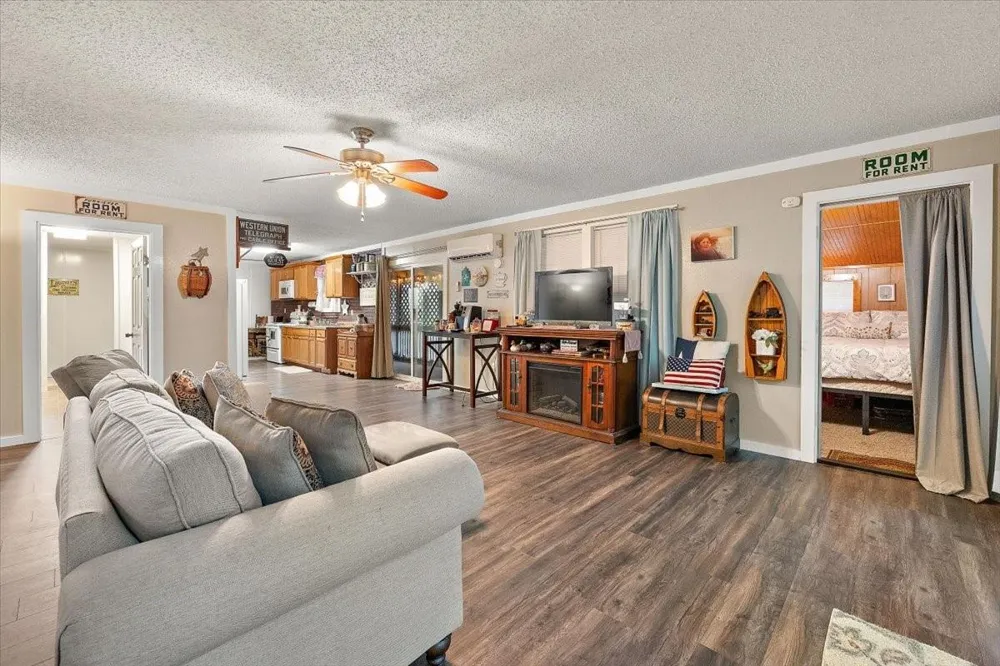 125 Crest Cir Circle Etoile, TX 75944
