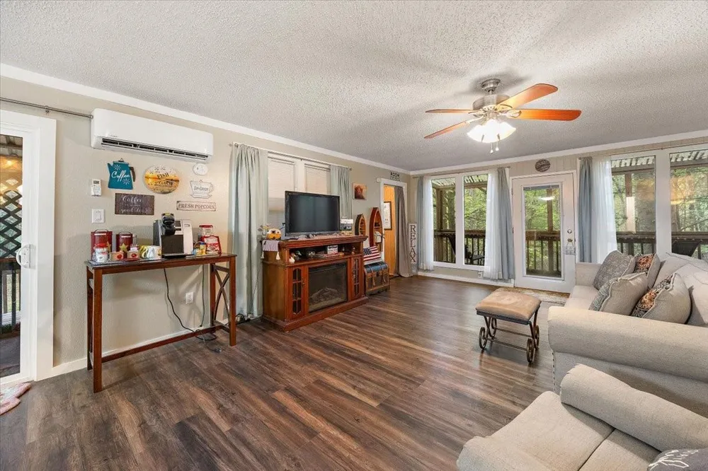 125 Crest Cir Circle Etoile, TX 75944