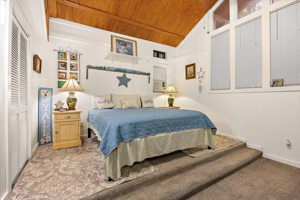 125 Crest Cir Circle Etoile, TX 75944