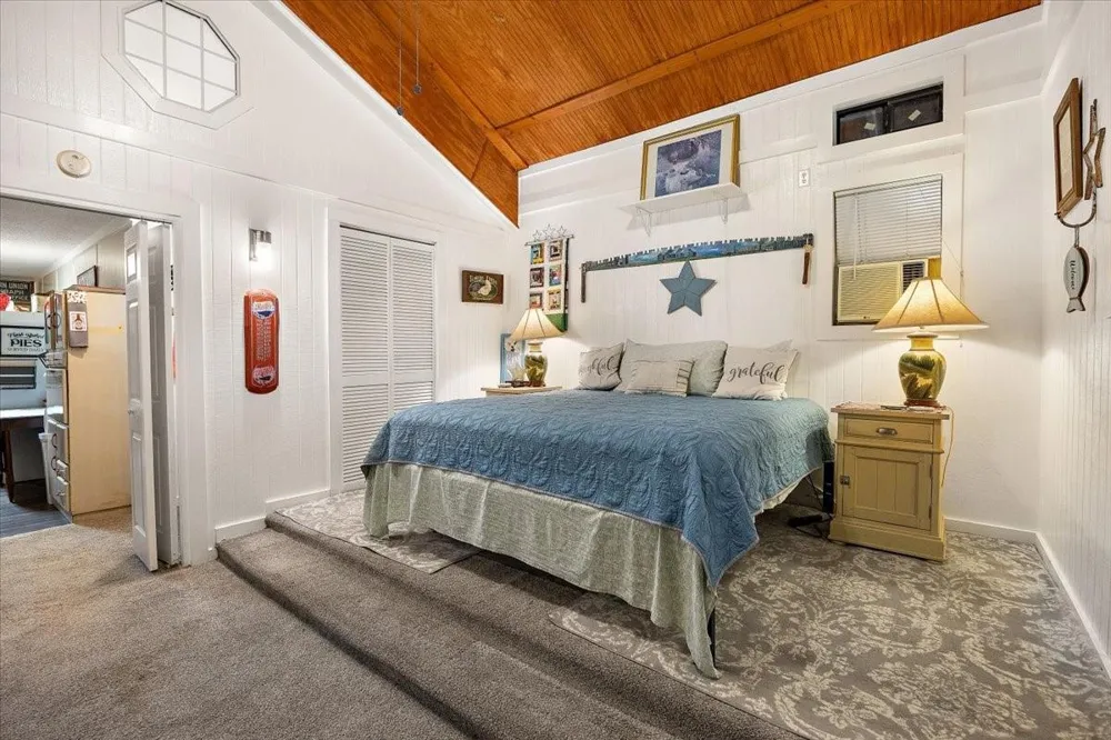 125 Crest Cir Circle Etoile, TX 75944