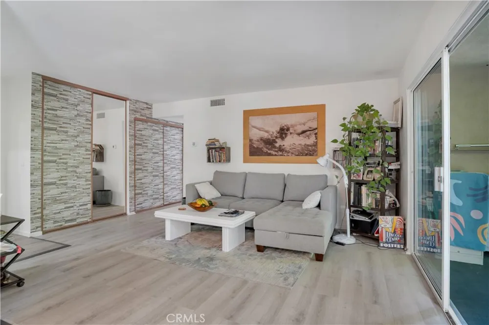 291 Sequoia Court #13 Thousand Oaks, CA 91360