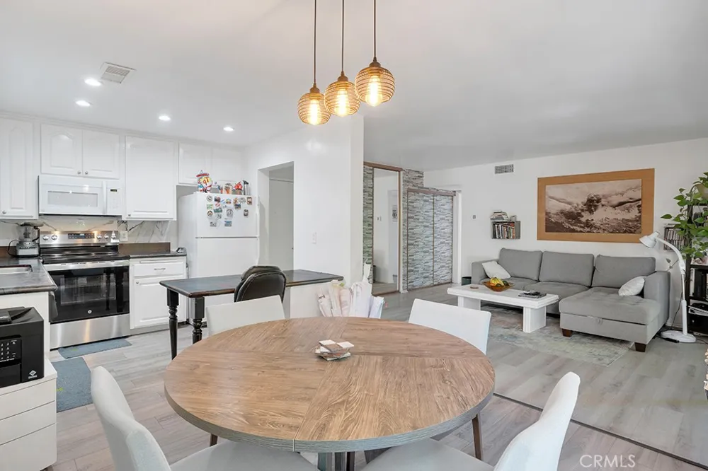 291 Sequoia Court #13 Thousand Oaks, CA 91360