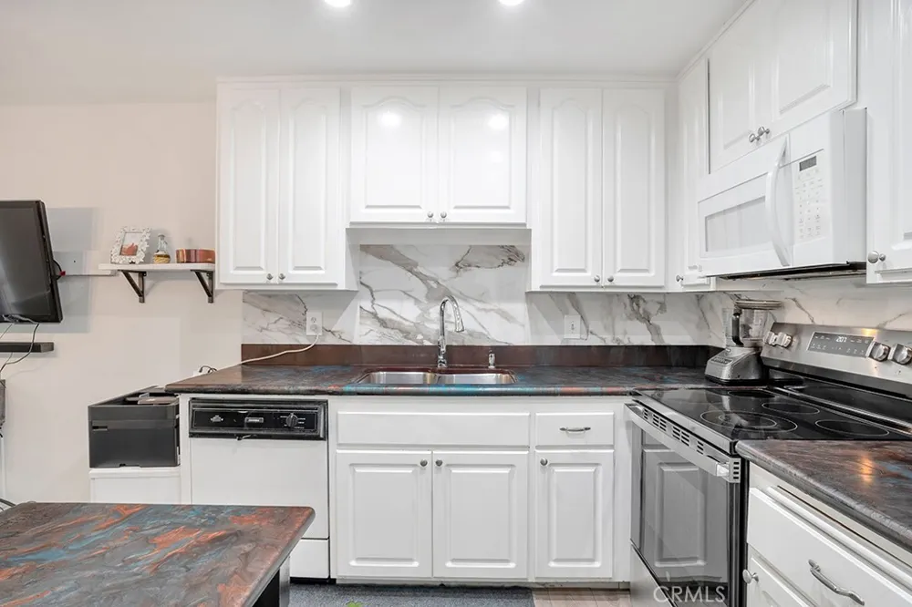 291 Sequoia Court #13 Thousand Oaks, CA 91360
