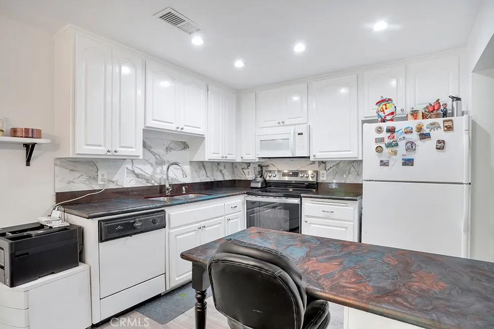 291 Sequoia Court #13 Thousand Oaks, CA 91360