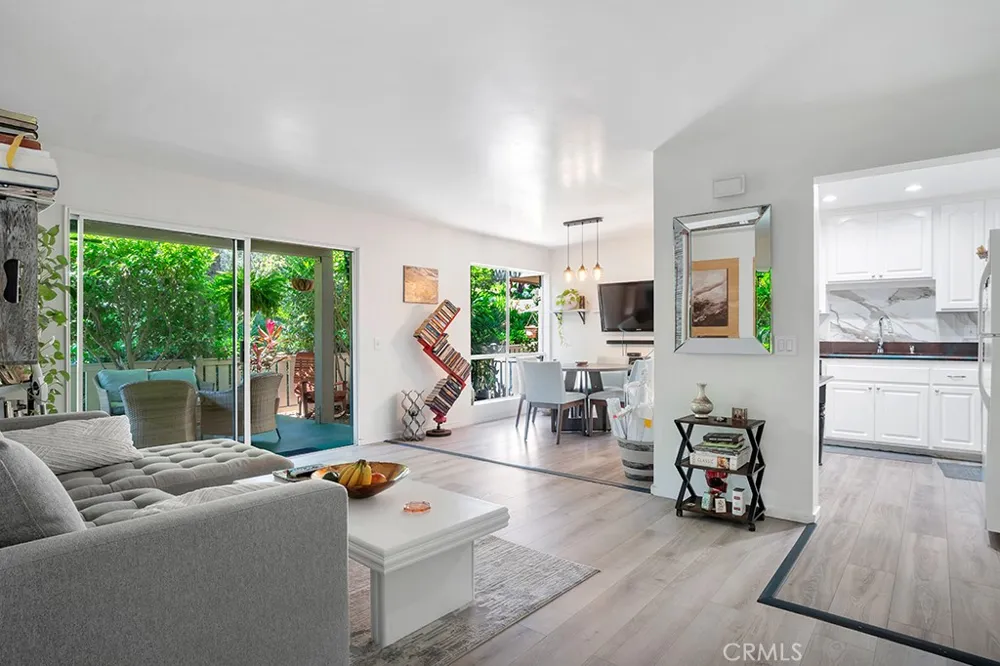 291 Sequoia Court #13 Thousand Oaks, CA 91360