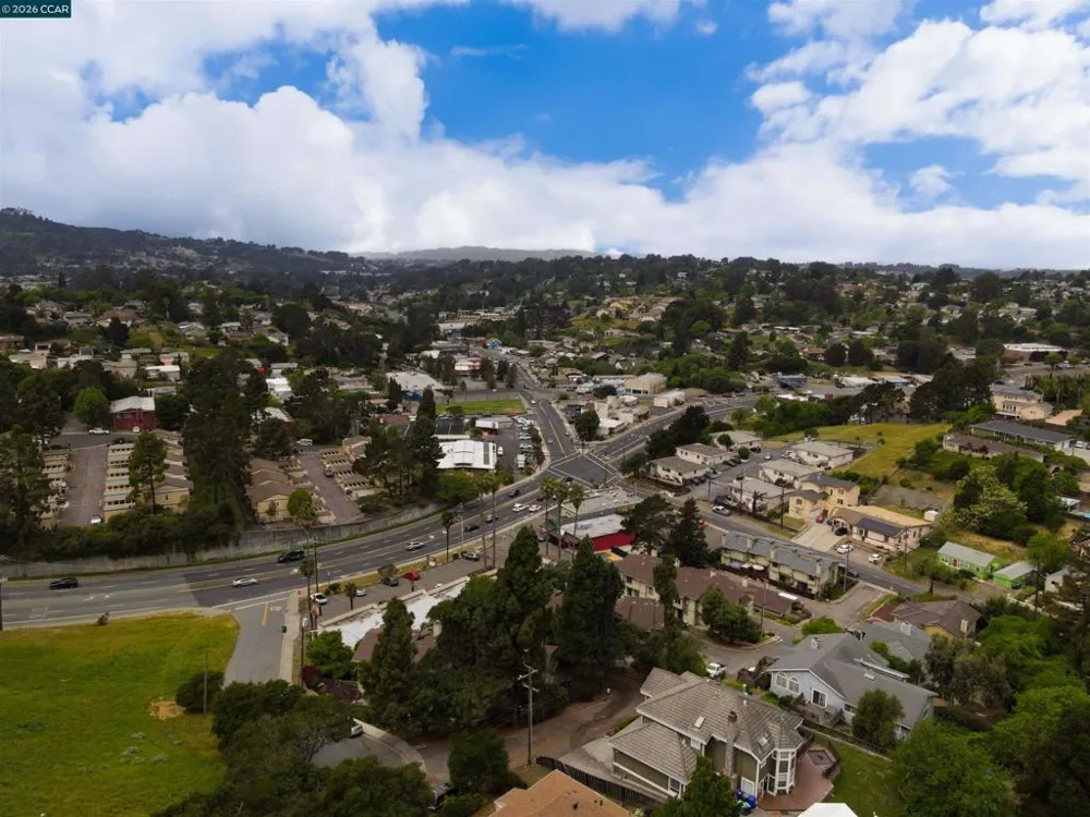 5260 Sunset Dr El Sobrante, CA 94803