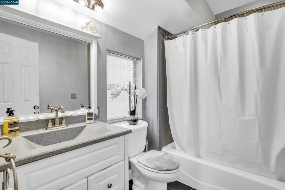 5260 Sunset Dr El Sobrante, CA 94803