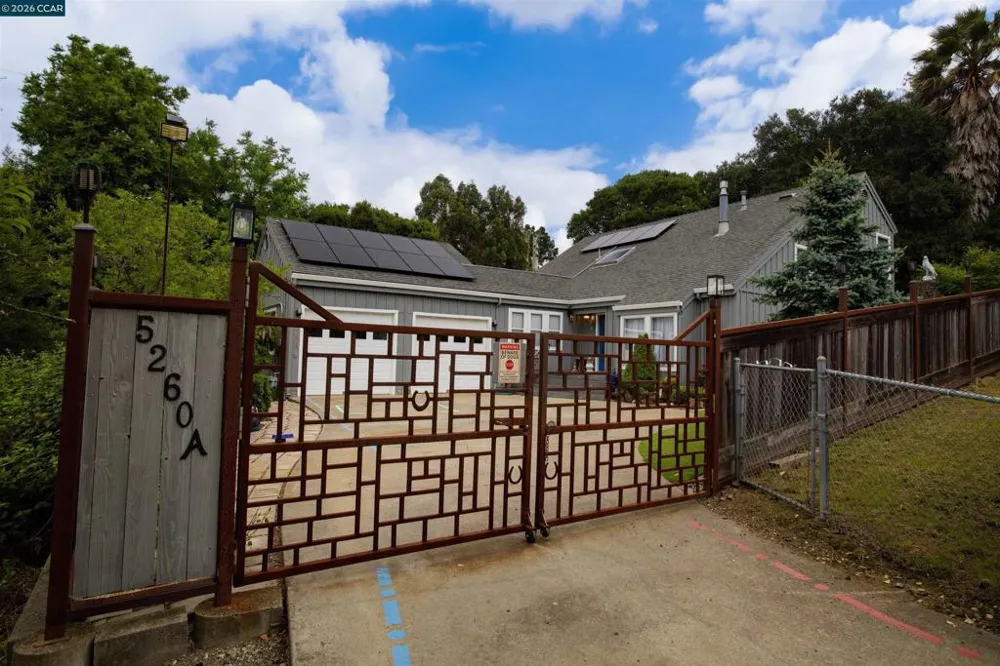 5260 Sunset Dr El Sobrante, CA 94803