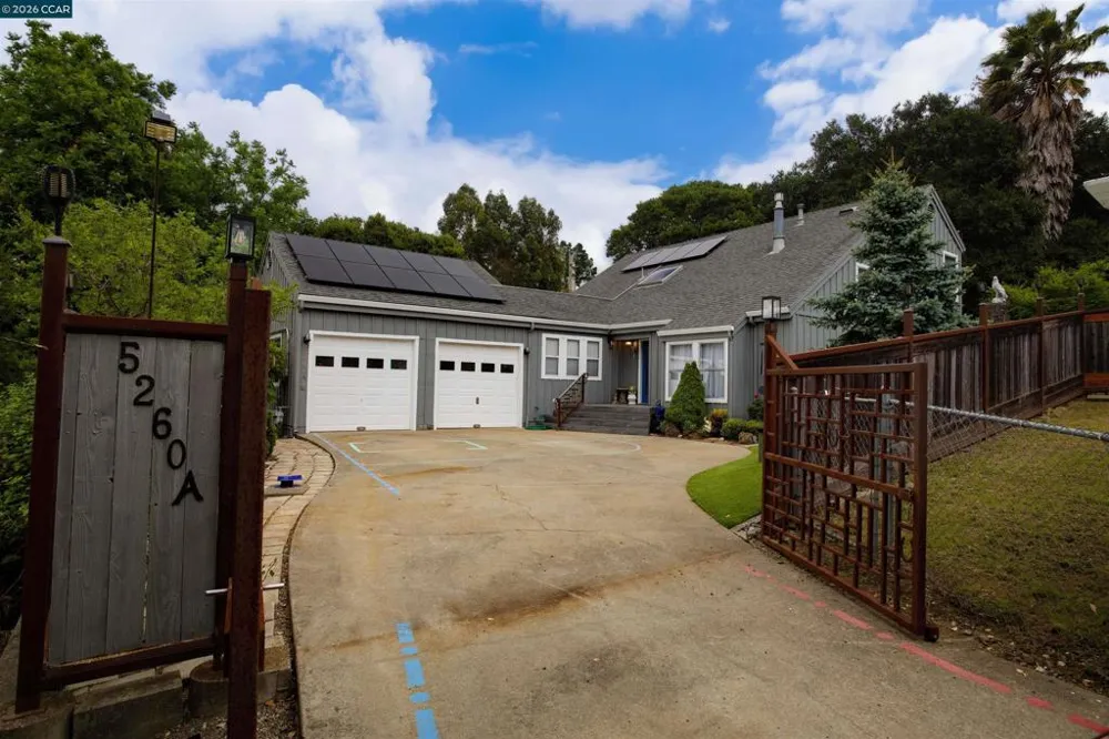 5260 Sunset Dr El Sobrante, CA 94803