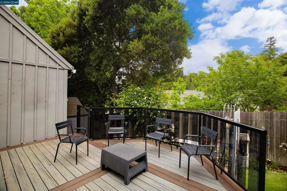 5260 Sunset Dr El Sobrante, CA 94803