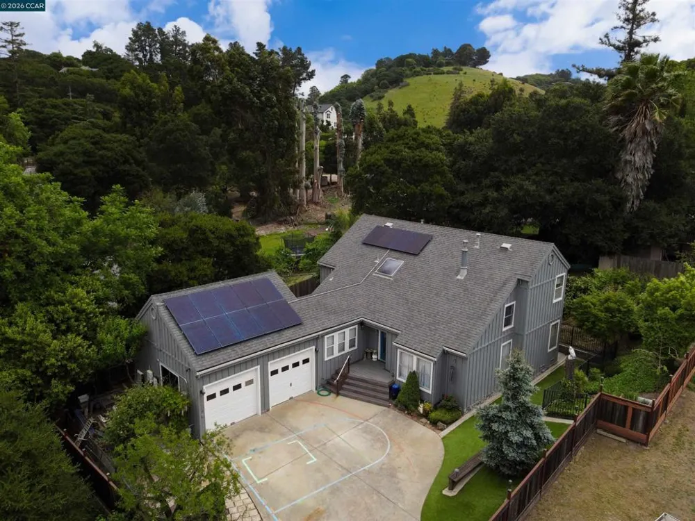 5260 Sunset Dr El Sobrante, CA 94803