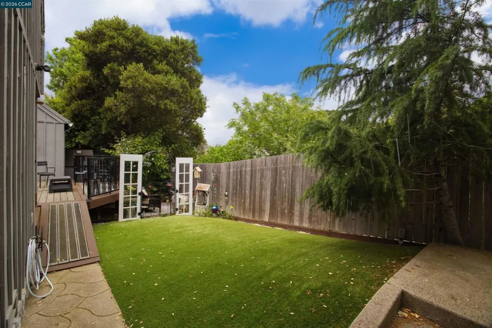5260 Sunset Dr El Sobrante, CA 94803