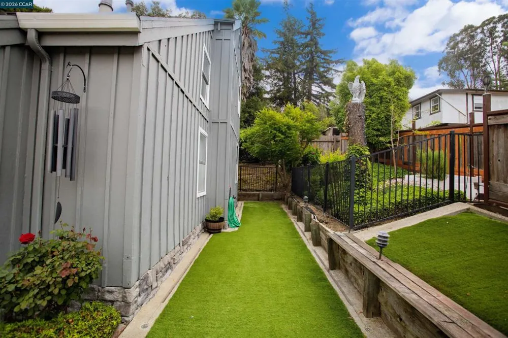 5260 Sunset Dr El Sobrante, CA 94803