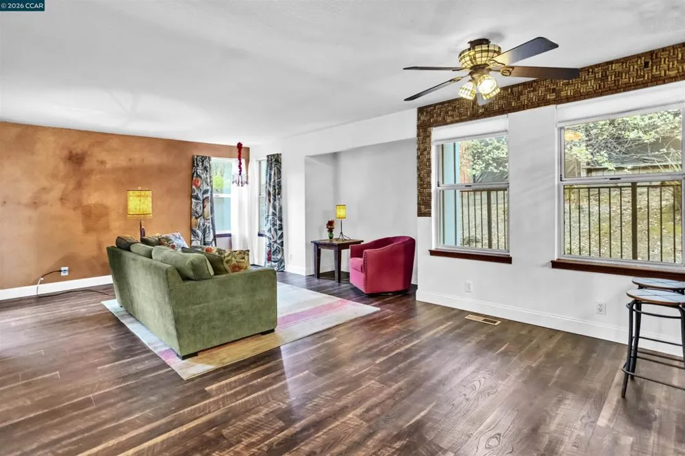 5260 Sunset Dr El Sobrante, CA 94803