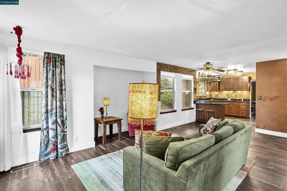 5260 Sunset Dr El Sobrante, CA 94803