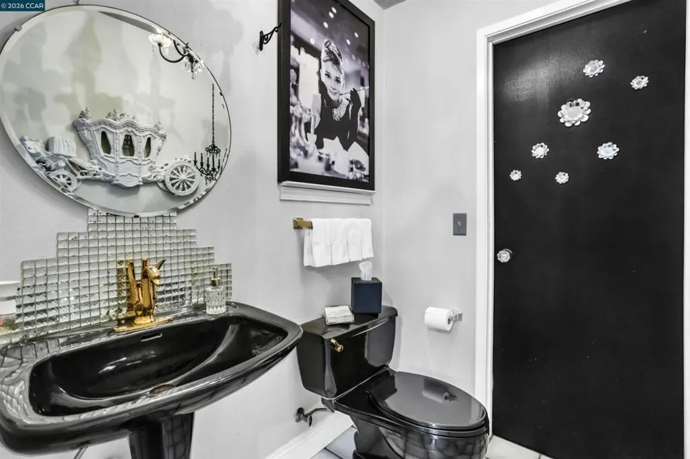 5260 Sunset Dr El Sobrante, CA 94803