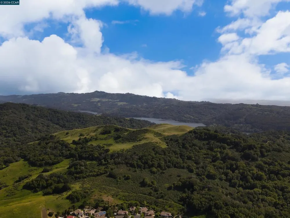 5260 Sunset Dr El Sobrante, CA 94803