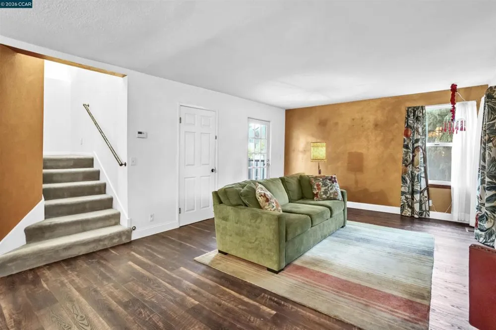 5260 Sunset Dr El Sobrante, CA 94803