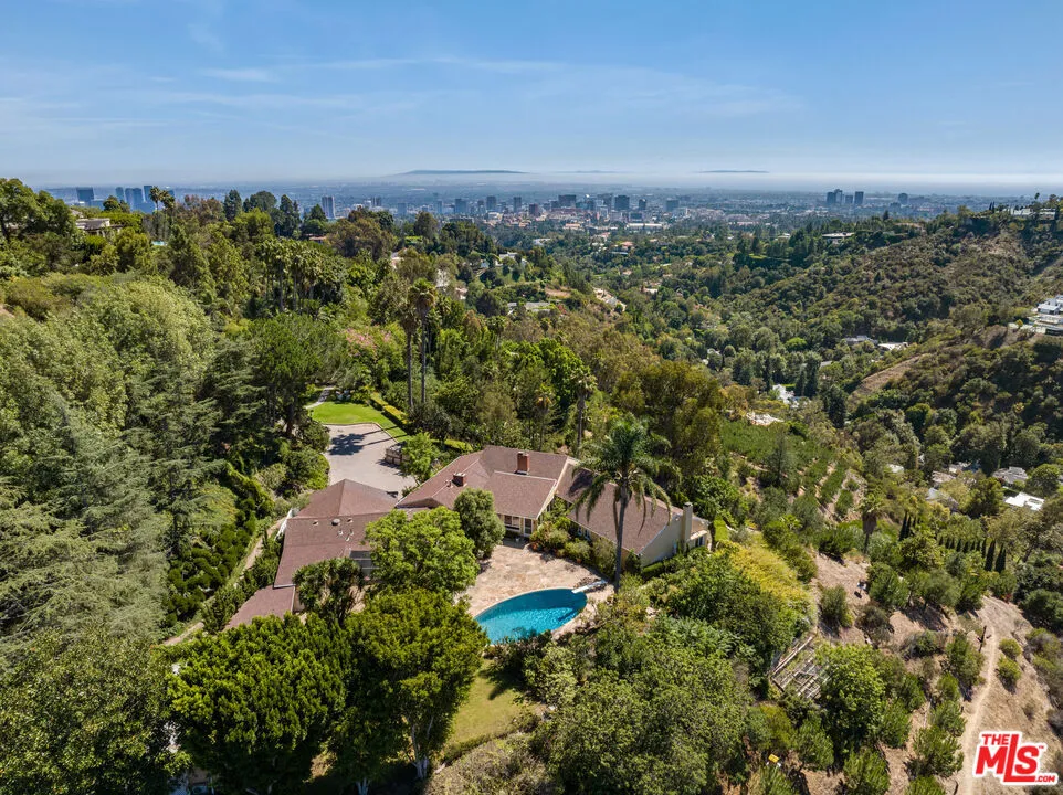1031 Bel Air Court Los Angeles, CA 90077