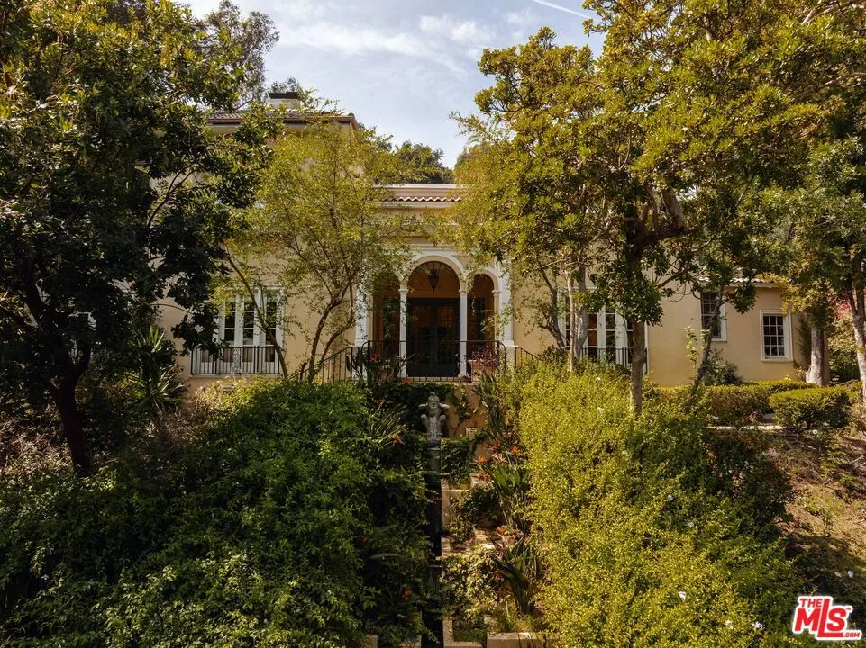 1031 Bel Air Court Los Angeles, CA 90077
