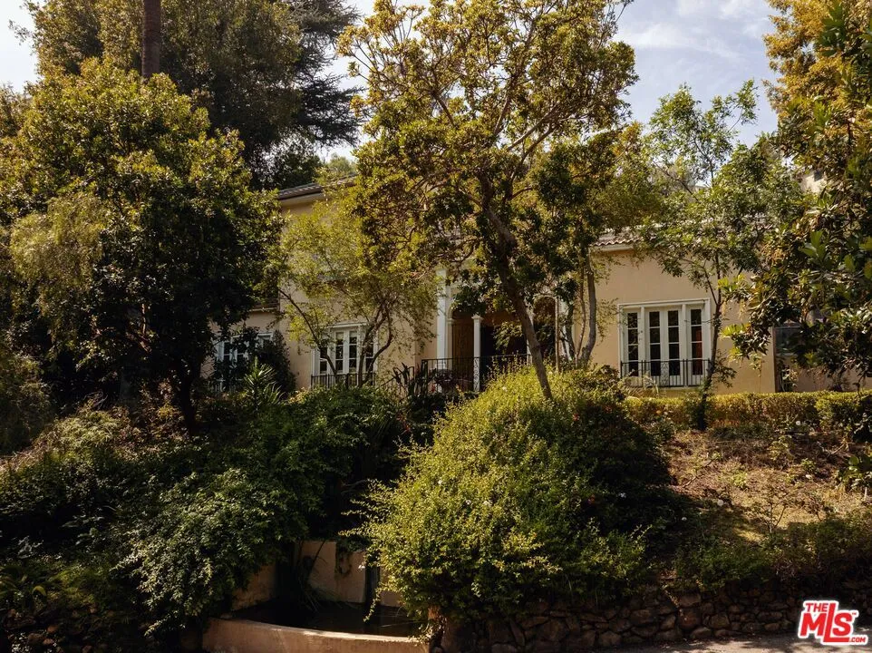 1031 Bel Air Court Los Angeles, CA 90077