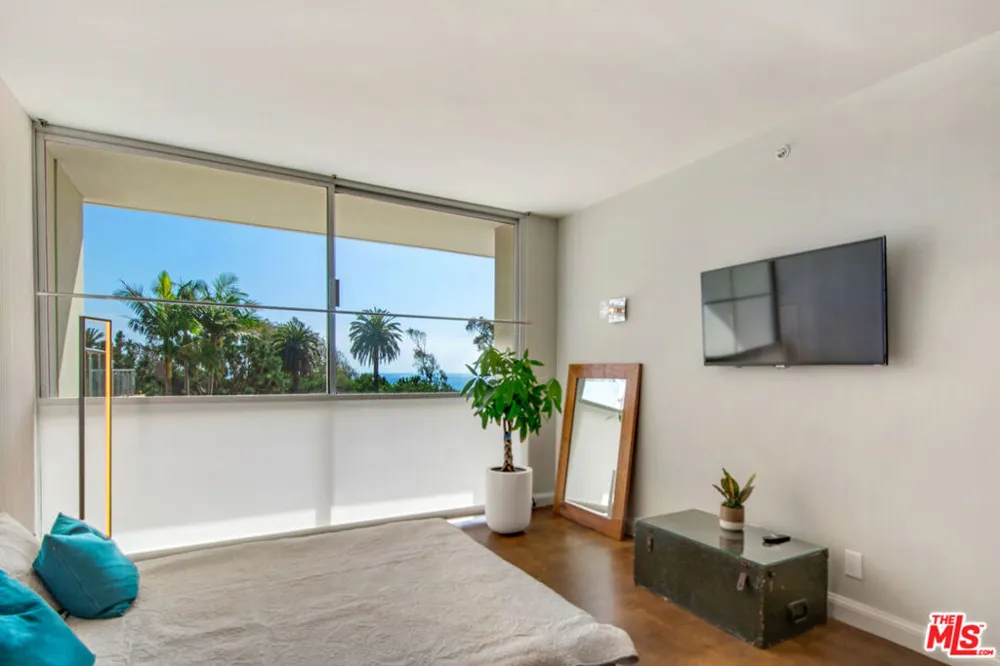201 Ocean Avenue #301P Santa Monica, CA 90402