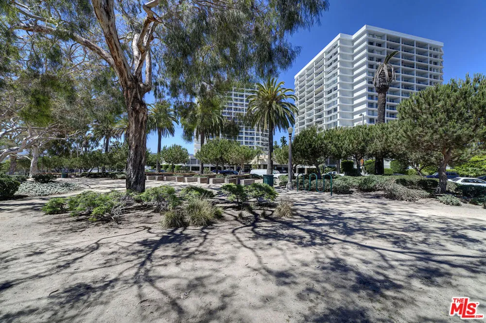 201 Ocean Avenue #301P Santa Monica, CA 90402