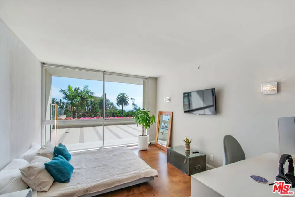 201 Ocean Avenue #301P Santa Monica, CA 90402