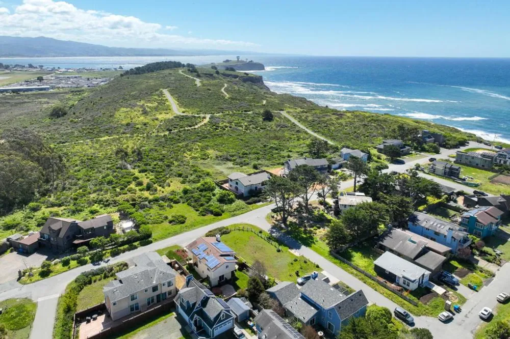 121 Bernal Avenue Moss Beach, CA 94038