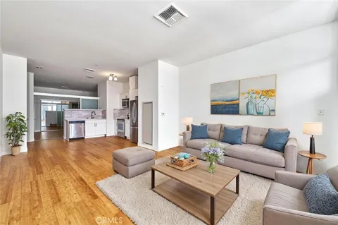 3810 Wilshire #1904