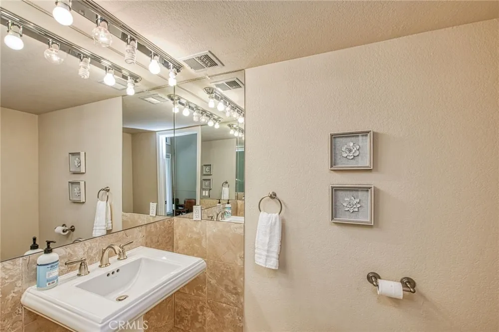 12235 Willow Avenue Clovis, CA 93619