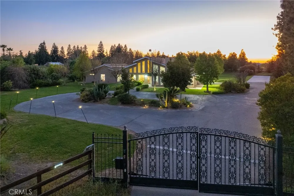 12235 Willow Avenue Clovis, CA 93619