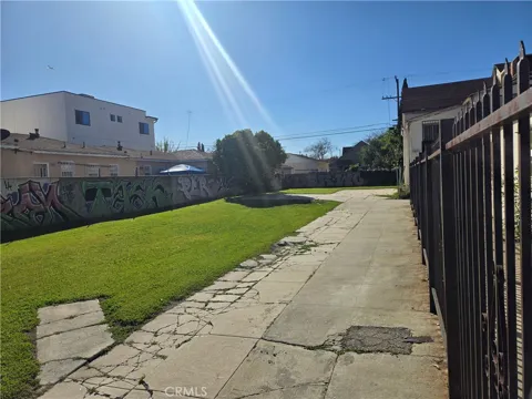 7411 S Normandie