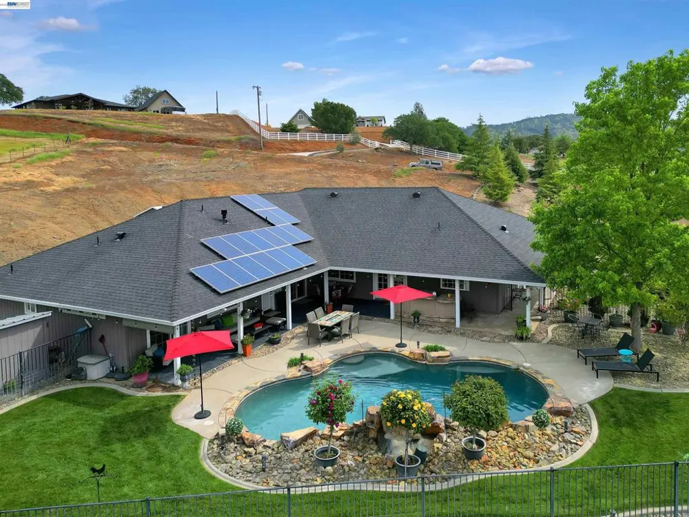 2767 Canoe St Copperopolis, CA 95228