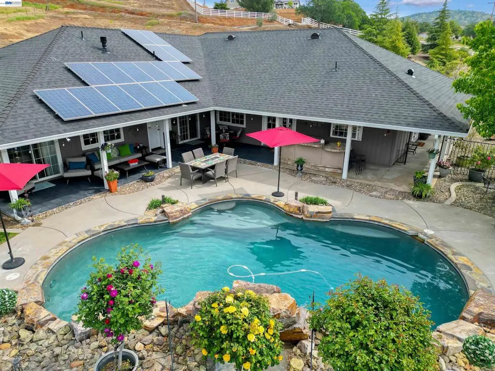 2767 Canoe St Copperopolis, CA 95228