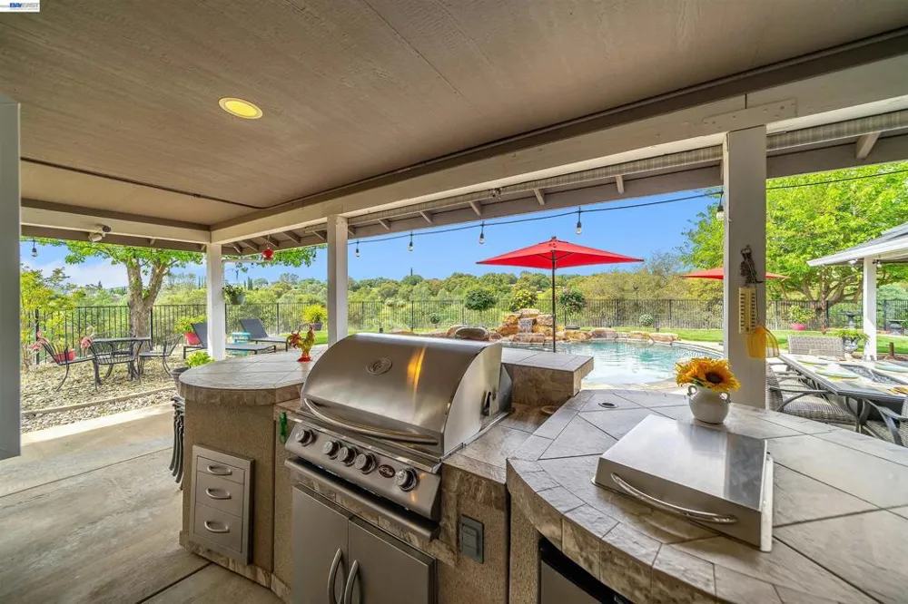 2767 Canoe St Copperopolis, CA 95228