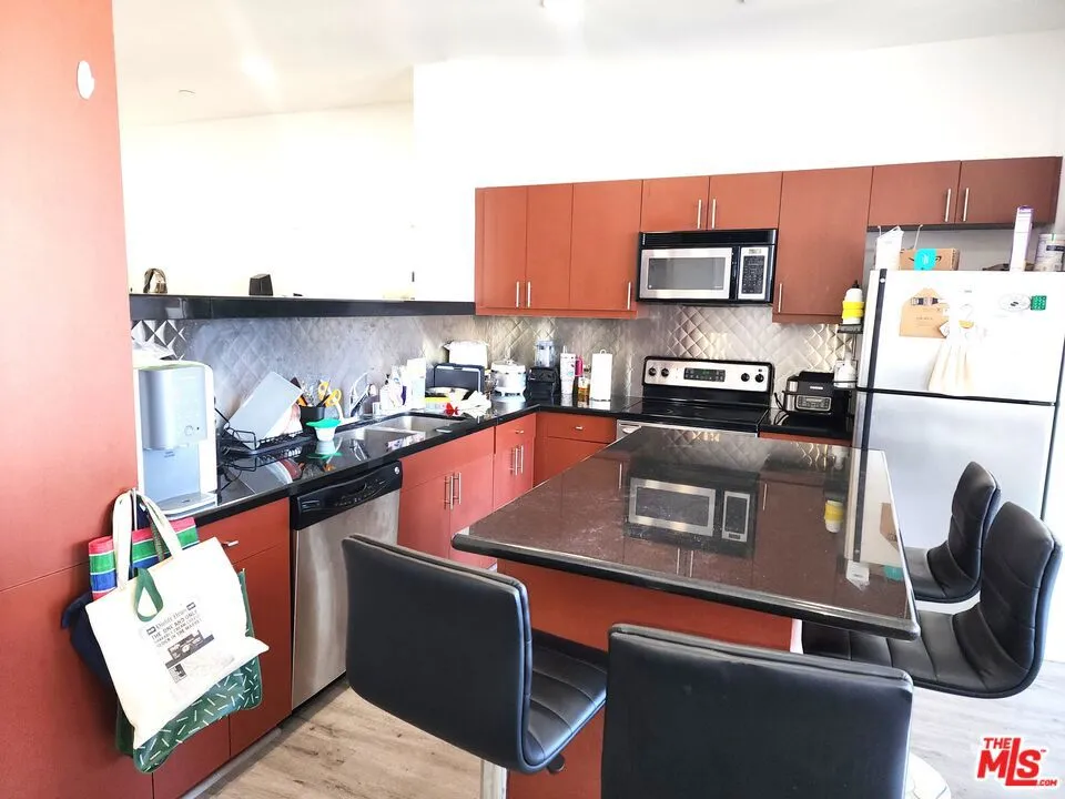 3810 Wilshire Boulevard #1706 Los Angeles, CA 90010