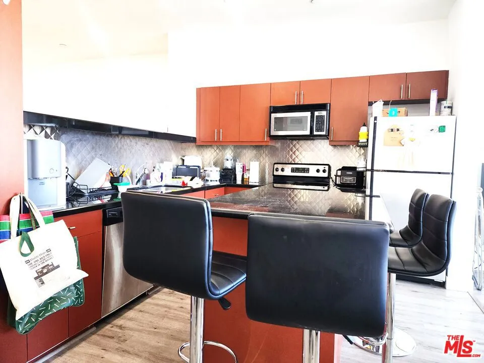3810 Wilshire Boulevard #1706 Los Angeles, CA 90010