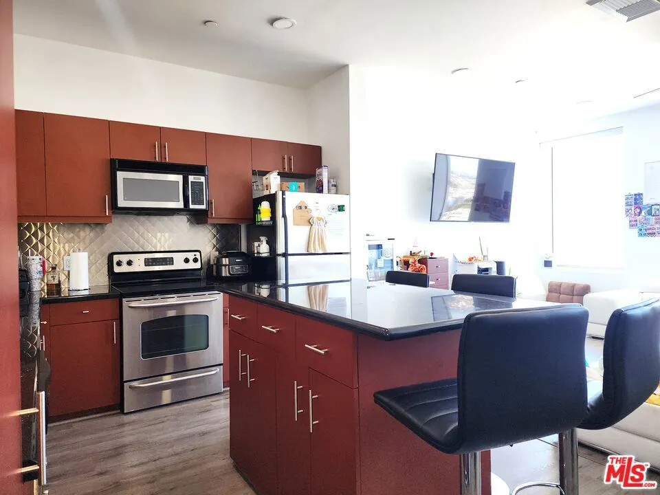 3810 Wilshire Boulevard #1706 Los Angeles, CA 90010