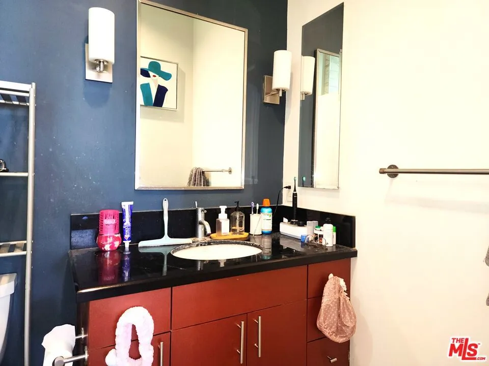 3810 Wilshire Boulevard #1706 Los Angeles, CA 90010
