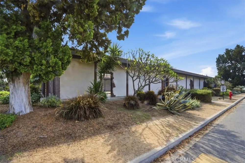 2011 W Katella Anaheim, CA 92804
