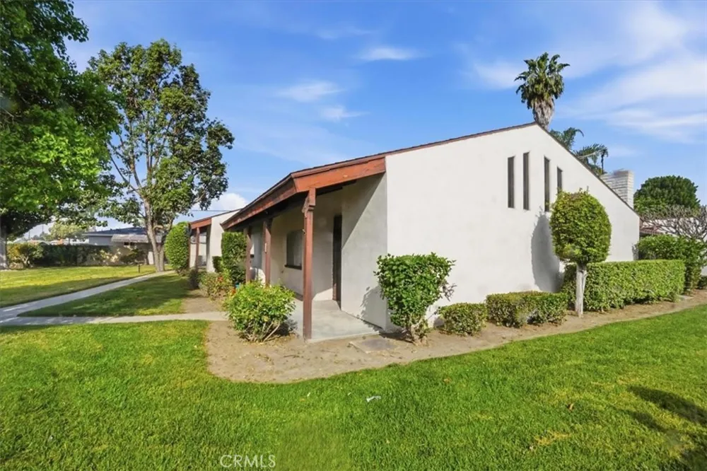 2011 W Katella Anaheim, CA 92804
