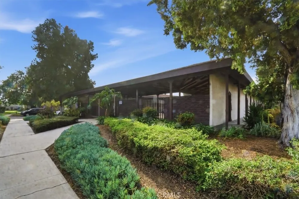 2011 W Katella Anaheim, CA 92804