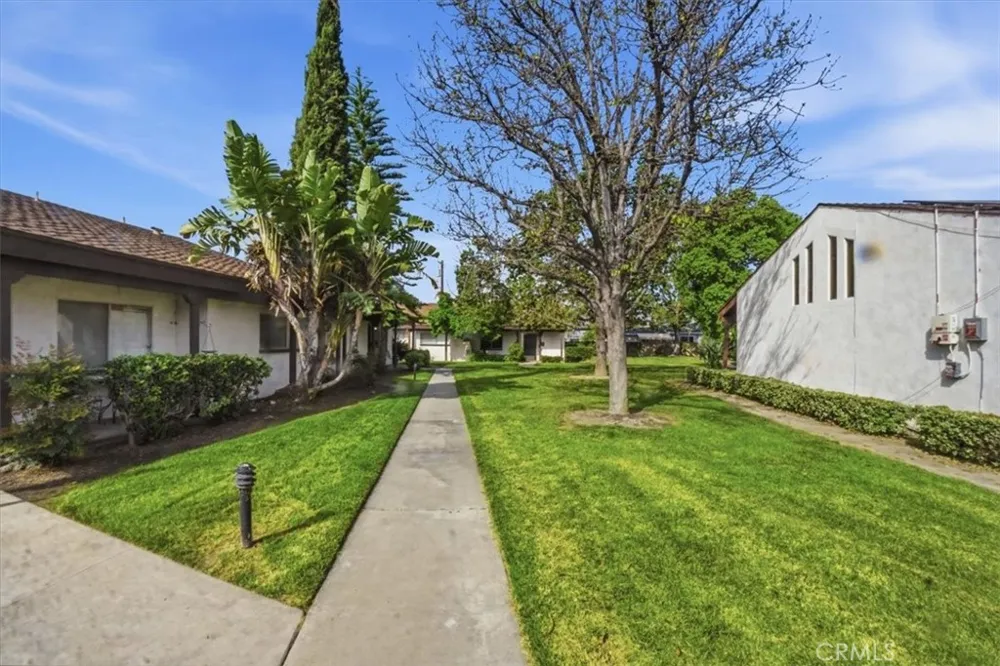 2011 W Katella Anaheim, CA 92804
