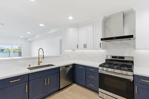560 El Camino Real #207