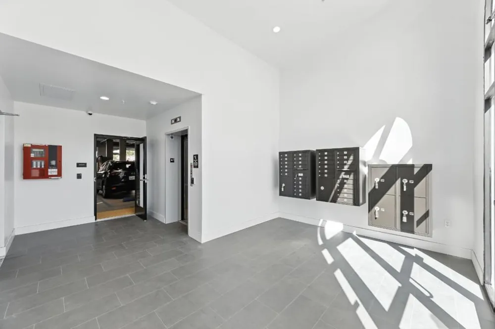 560 El Camino Real #207 San Carlos, CA 94070