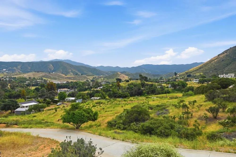 1910 Harbison Canyon Rd El Cajon, CA 92019
